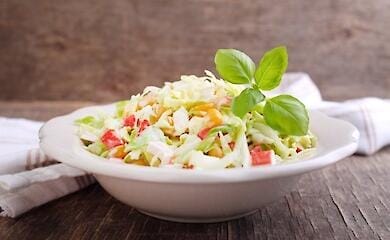 Салат с пекинской капустой и крабовыми палочками: простой рецепт