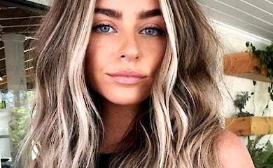 Яке фарбування волосся в моді у 2022 році