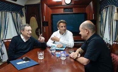 Канцлер Германии Олаф Шольц, президент Франции Эммануель Макрон и премьер-министр Италии Марио Драги