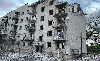 Війська РФ обстріляли з "Ураганів" житловий будинок у Вартовому Яру, є жертви