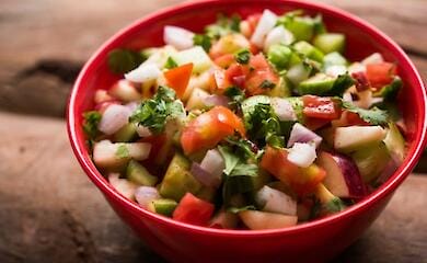 Розповідаємо, як приготувати класичний індійський салат