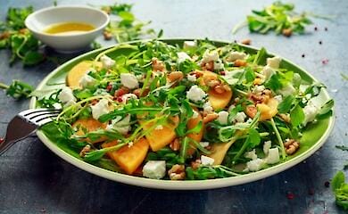 Салат з куркою та блакитним сиром. Як готувати