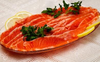 Експерти розповіли, як засолити червону рибу