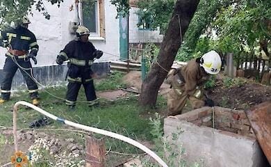 Рятувальники допомогли жінці, яка впала в колодязь