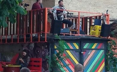 По стопам Элвиса. Лидер украинской рокабилли группы ушел на фронт