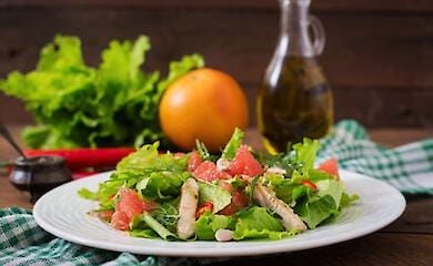 Курка, апельсин та грейпфрут. Рецепт салату