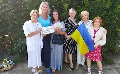Волонтерству всі віки покірні: школярка допомагає українським військовим