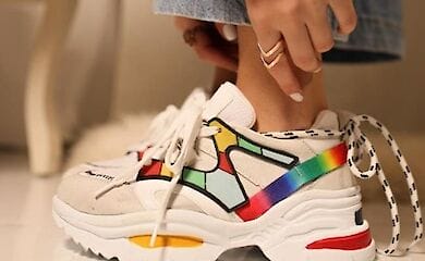 Модні кросівки на осінь 2022