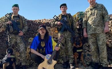 Фронтмен "Gogol Bordello" Євген Гудзь повернувся в Україну через війну