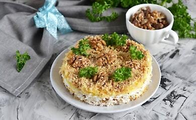 Готуємо салат з куркою, грибами та волоськими горіхами