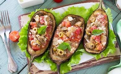 Фаршировані баклажани з оливками та фетою
