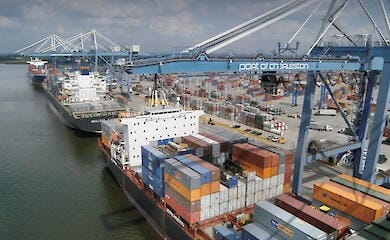 Россия зарабатывает более $1 млрд в месяц на торговле с США