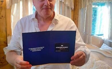 Борис Джонсон виклав фото з подарунком від Укрзалізниці
