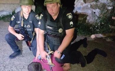 Чоловік розстріляв прапор України та погрожував, що вб'є себе