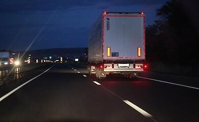 Нужны украинцы: в Польше не хватает водителей