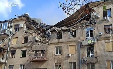 Россияне уничтожили многоэтажку в Харькове