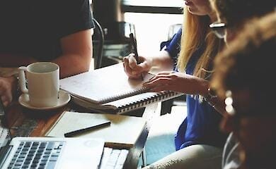 Украинки в Польше смогут получить деньги на открытие бизнеса: подробности