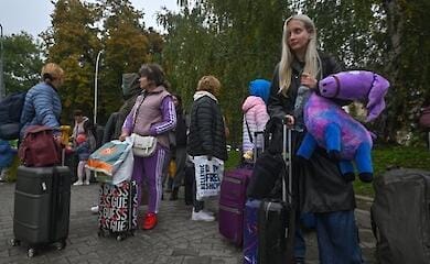 Українські біженці застрягли на кордоні Росії та Латвії: можуть бути жертви