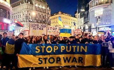 Против ракетных ударов РФ по Украине: в Европе проходят митинги