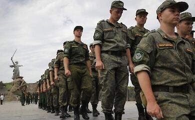 У РФ тим, хто не хоче на фронт пропонують змінити стать