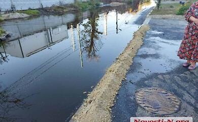 Из-за обстрелов россиян в Николаеве подсолнечное масло растеклось улицами города