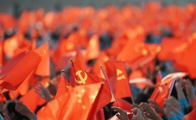 Колишнього лідера Китаю вивели під руки із президії на з'їзді КПК