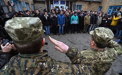 Київський військком нагадав, що повістки вручатимуть і надалі