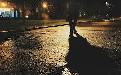 Українцям розповіли, як не потрапити під авто у темну пору доби