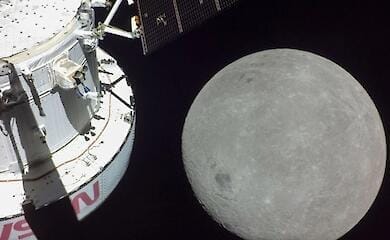 Космічний корабель NASA "Orion" зробив фото зворотного боку Місяця