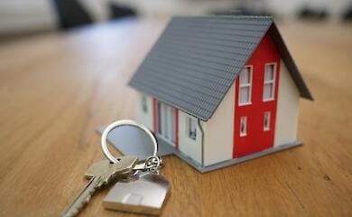 Українцям дозволять не віддавати кредити за пошкоджене під час війни житло