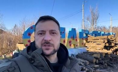Зеленский приехал на Донбас и поздравил украинских воинов