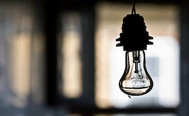 У ряді областей України знову діють екстрені відключення електрики