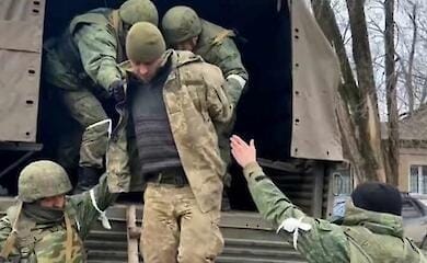 Росія захоплює українців, але не визнає їх полоненими