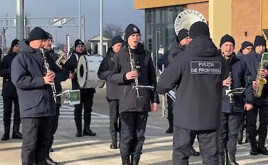 Пограничники Молдовы у границы с Украиной спели колядки