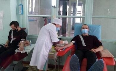 У Херсоні вишикувалися черги в пункти здачі крові для постраждалих від ракетного удару