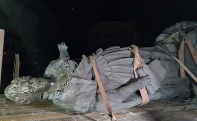 В Одессе демонтировали памятники Екатерине и Суворову