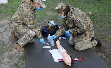 Кого з жінок в Україні зобов'яжуть прибути до військкомату
