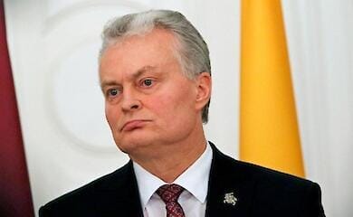 Литовський президент закликав передати Україні винищувачі