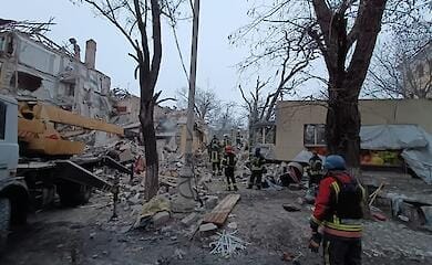 В ГСЧС опубликовали фото последствий ракетного удара по жилому дому в Краматорске