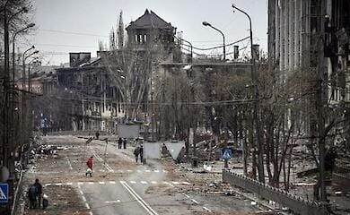 Серия взрывов прогремела в Мариуполе в местах скопления российских военных 