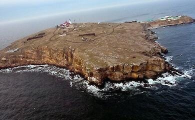 У ЗСУ пояснили, навіщо Росія вночі бомбила острів Зміїний