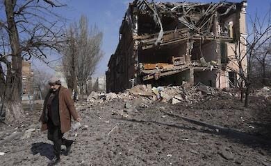 В Мариуполе российские оккупанты мобилизуют бездомных