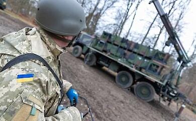 Враг пытается наступать на пяти направлениях, но несет большие потери