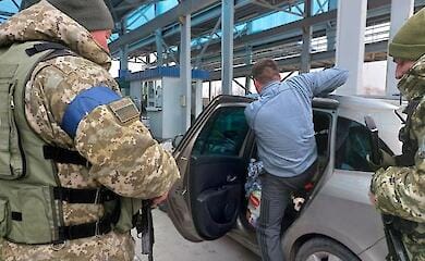 Украинские пограничники рассказали о въехавших и выехавших за сутки 
