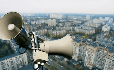 Повітряна тривога в російських містах. Влада скаржиться на злом
