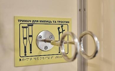 Укрзалізниця отримала 15 вагонів, призначених для перевезення пасажирів з інвалідністю