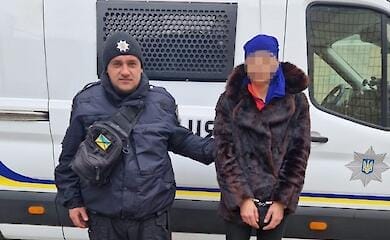 В Киеве задержали иностранку за незаконное хранении наркотиков и боеприпасов