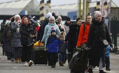 Беженцам в Венгрии продлили время пребывания в стране