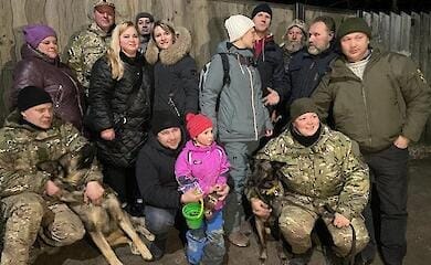 В Киевской области полицейские спасли потерявшуюся в лесу 4-летнюю девочку