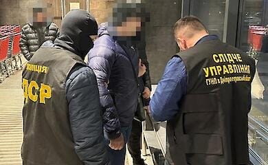 Оставили погребальный венок: в Кривом Роге полиция задержала группу вымогателей